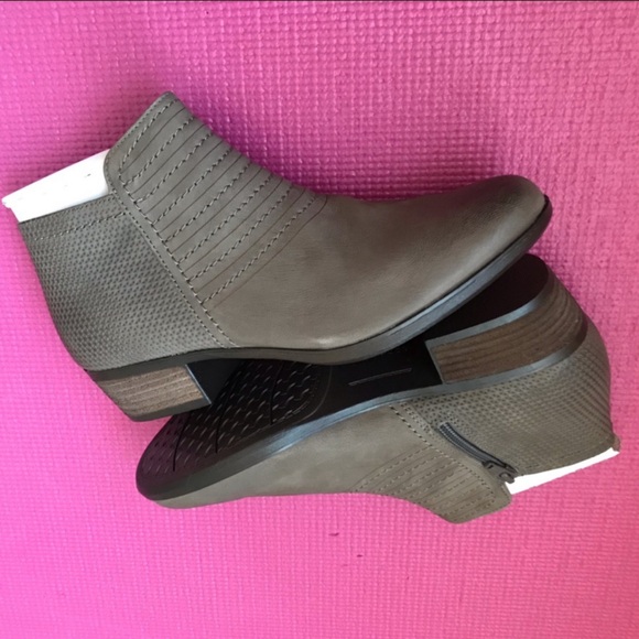 🌸 Rockport Gray Leather Booties 🌸 - Picture 1 of 7